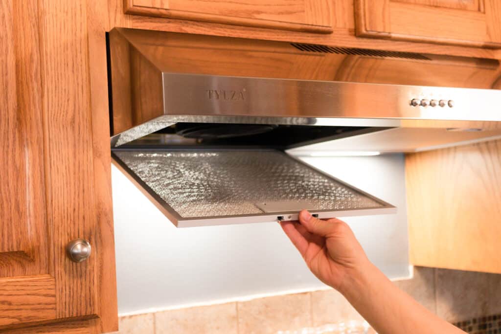 Struggling with greasy hood filters? Discover expert tips on cleaning hood filters with Seattle Appliance Service Pros to keep your kitchen fresh and your appliances running smoothly!