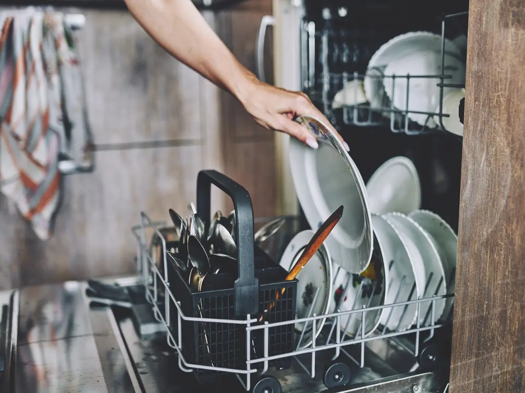 Learn if you should pre rinse dishes in Samsung dishwasher with Seattle Appliance Service Pros.